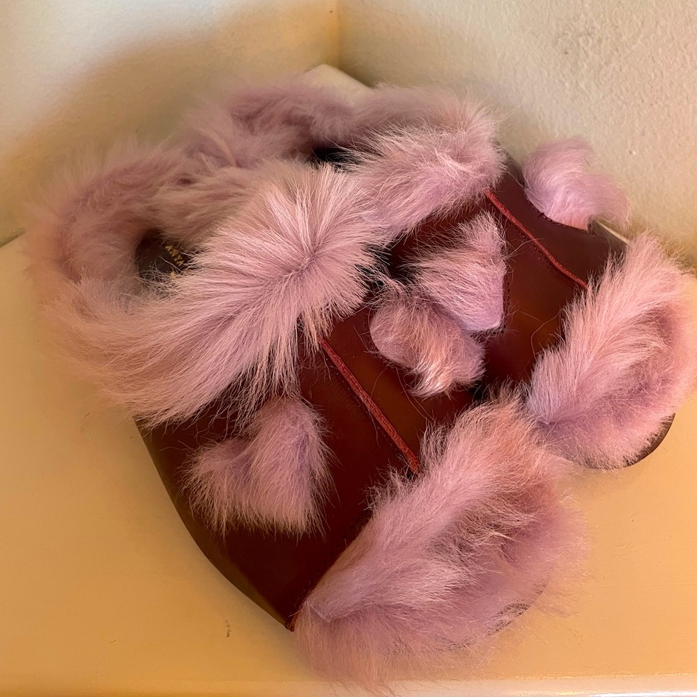 LUXURY DESIGNER!! ANYA HINDMARCH HEART CUT-OUT LEATHER SLIDES!💜💕💜